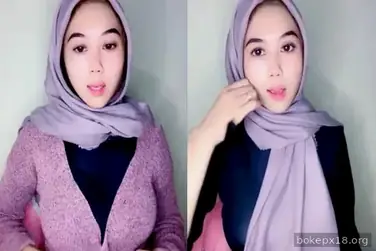 Tiktoker imut cantik pamer body hot di live
