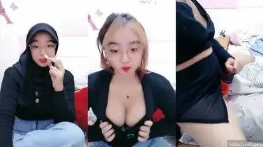 Cewek Cantik Pamer Tubuh Colmek Sampai Lumer poster